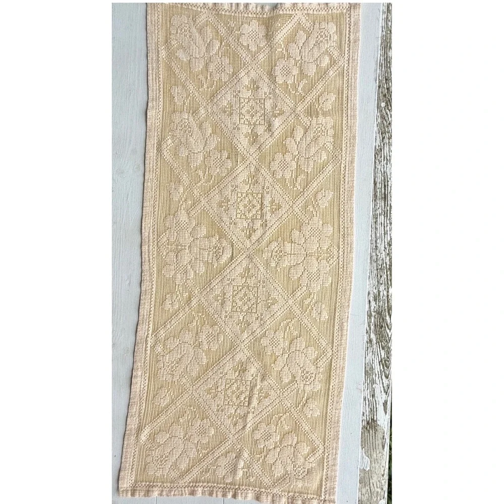 Vintage Cream Floral Lace Table Runner Rectangular Crochet Style Decor 0913